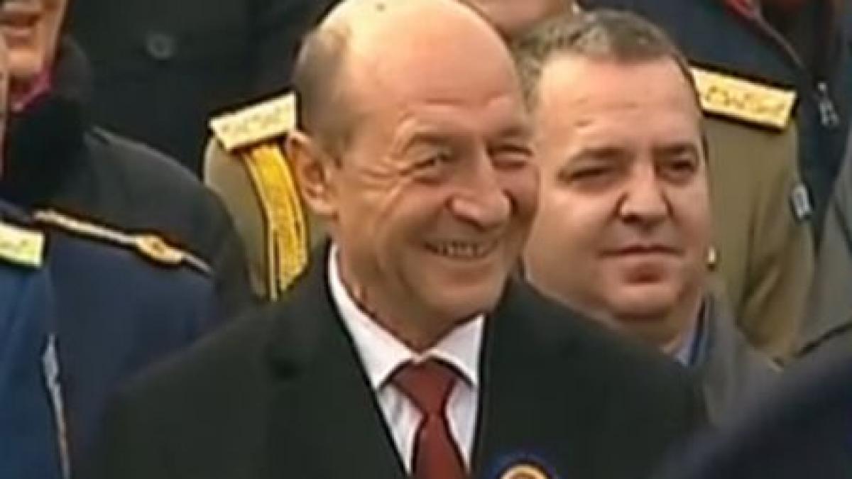 cu cine si la cine rade traian basescu la ceremoniile de ziua nationala a romaniei