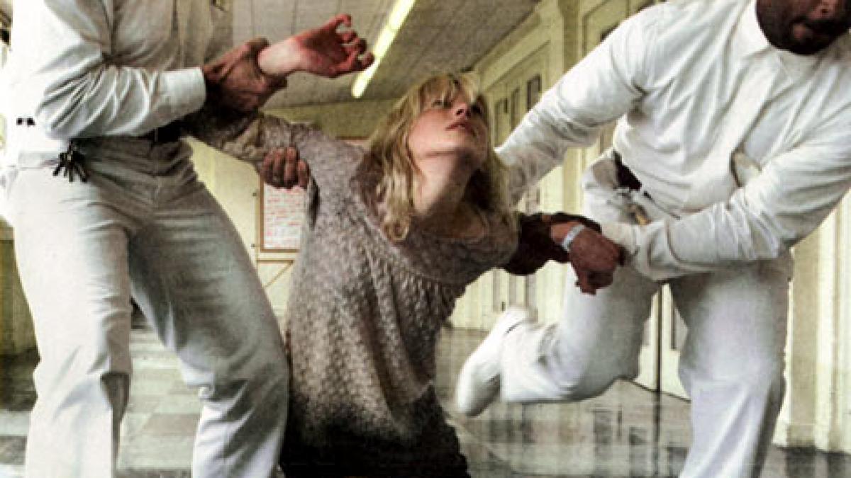 blestemul care a cazut peste grecia o epidemie crunta face ravagii in atena va deveni o povara