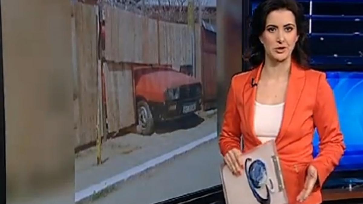 stai la curte dar nu e incapatoare un bacauan a gasit solutia si a parcat masina in gard