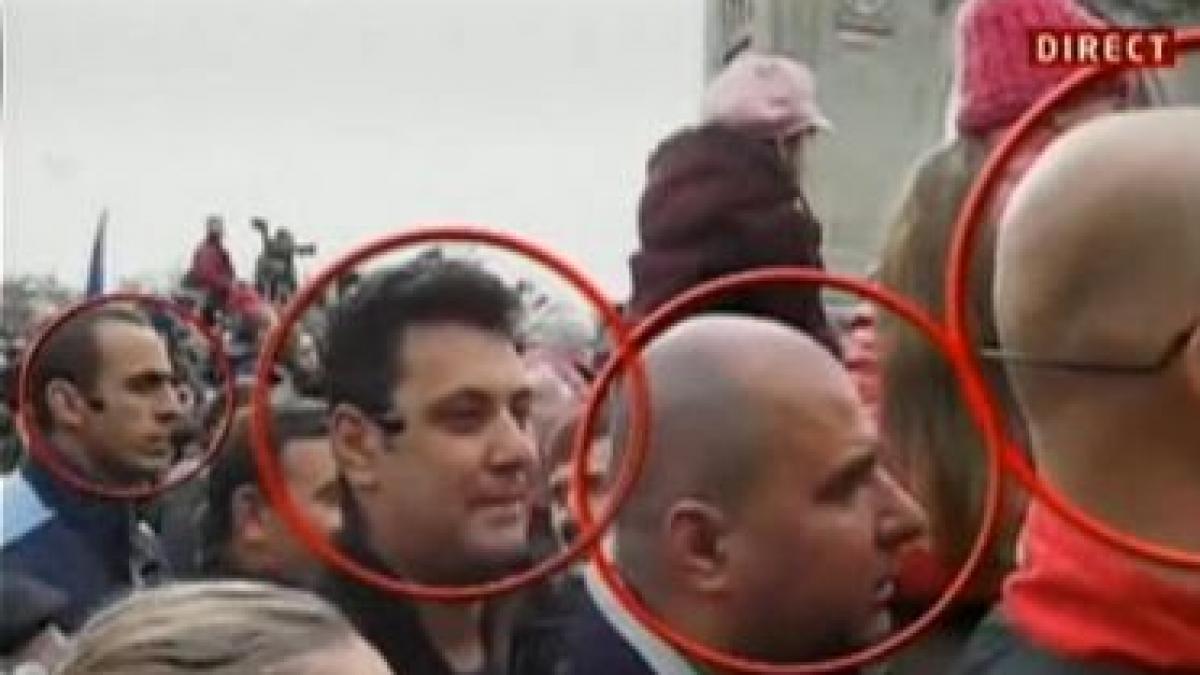 noi imagini cu agentii acoperiti numarul lor este incredibil de mare