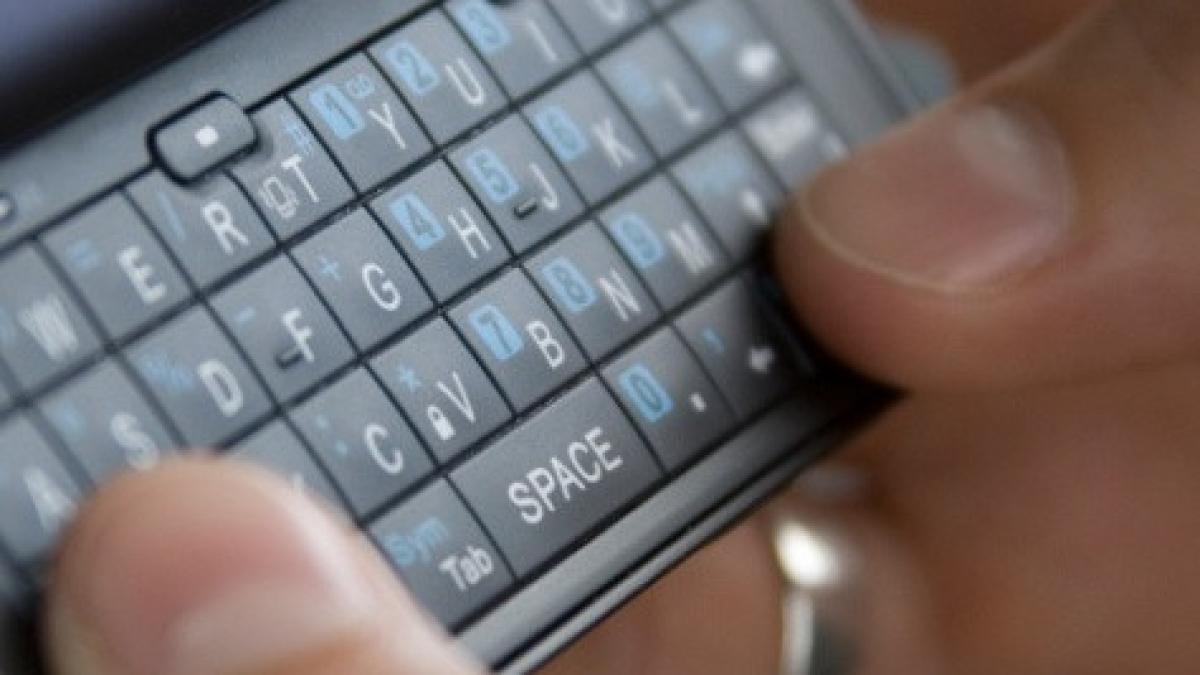 soferii isi pot cumpara incepand de miercuri rovinieta prin sms aflati costurile serviciului