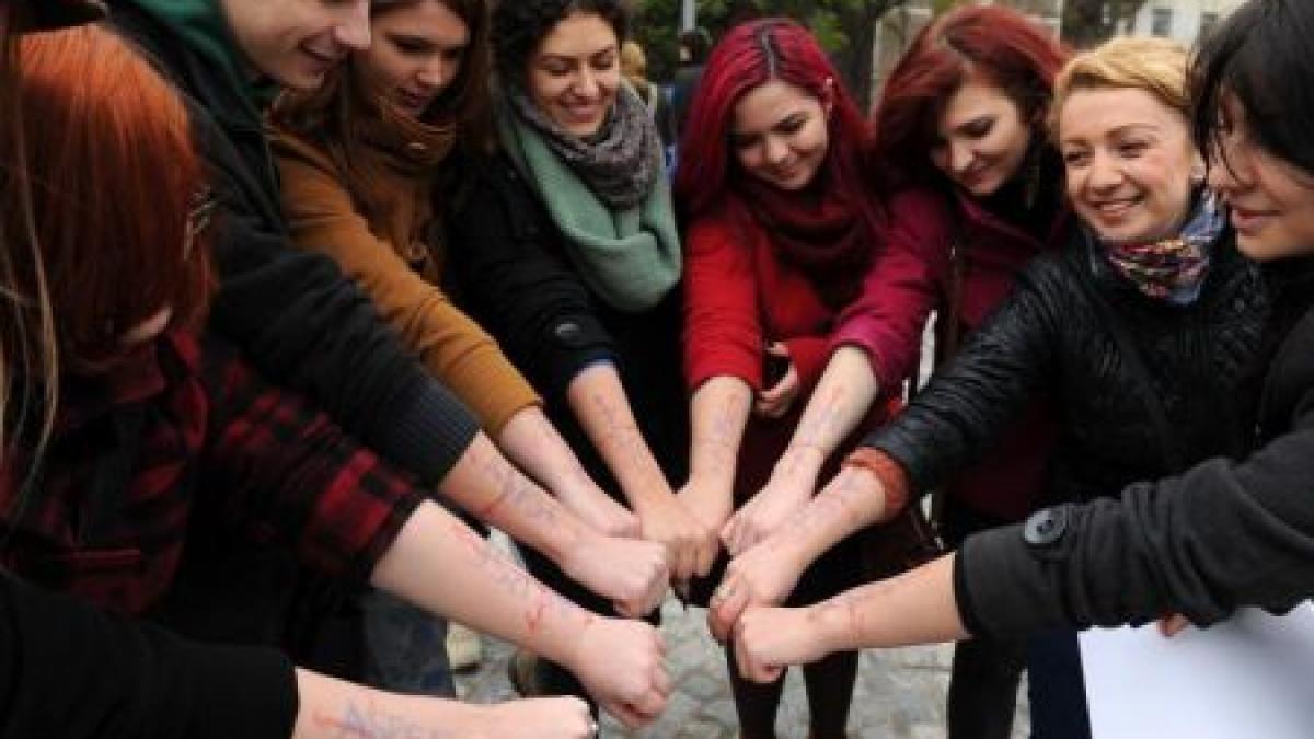 studentii vor avea liber pe 10 decembrie si ar putea dispune de transport gratuit in perioada