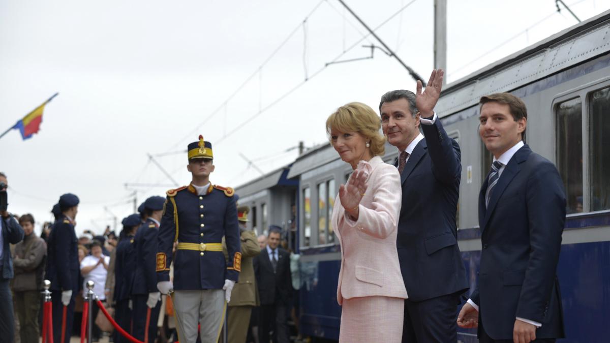 trenul regal a cazut prada hotilor a fost jefuit in gara cfr petrosani