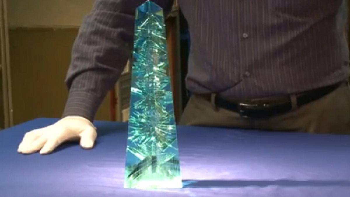 cea mai mare nestemata din lume expusa la washington are 35 de centimetri si 2 kilograme