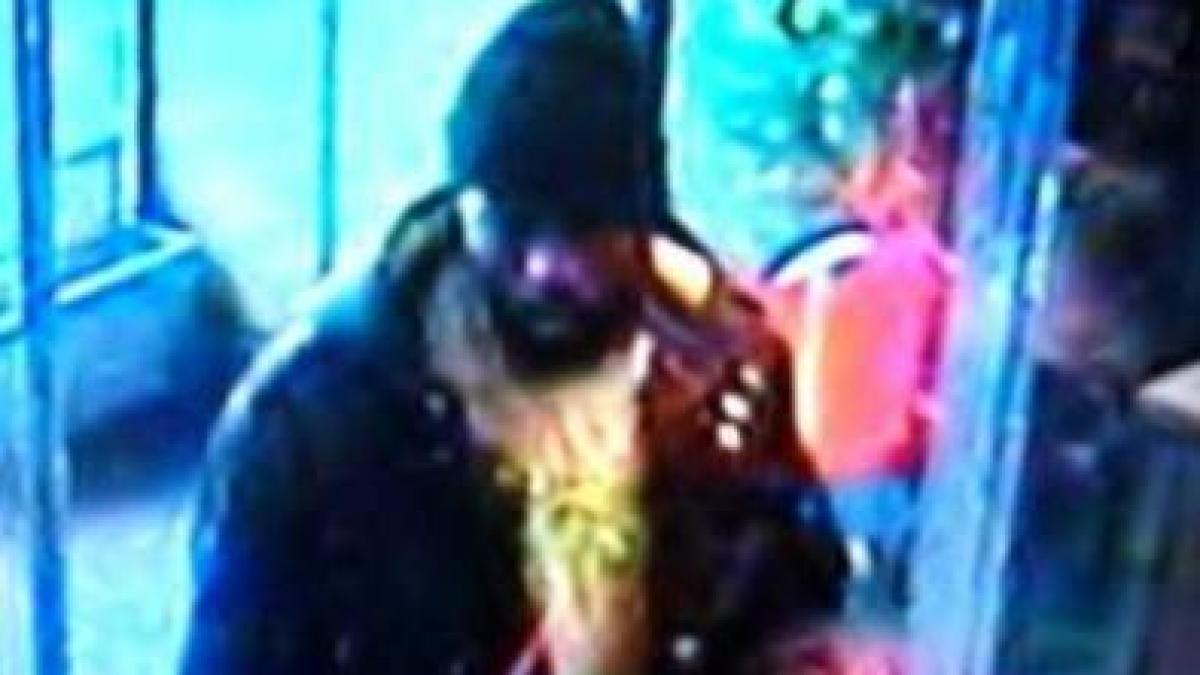 crima care a ingrozit new york ul un barbat a fost aruncat pe linia de metrou