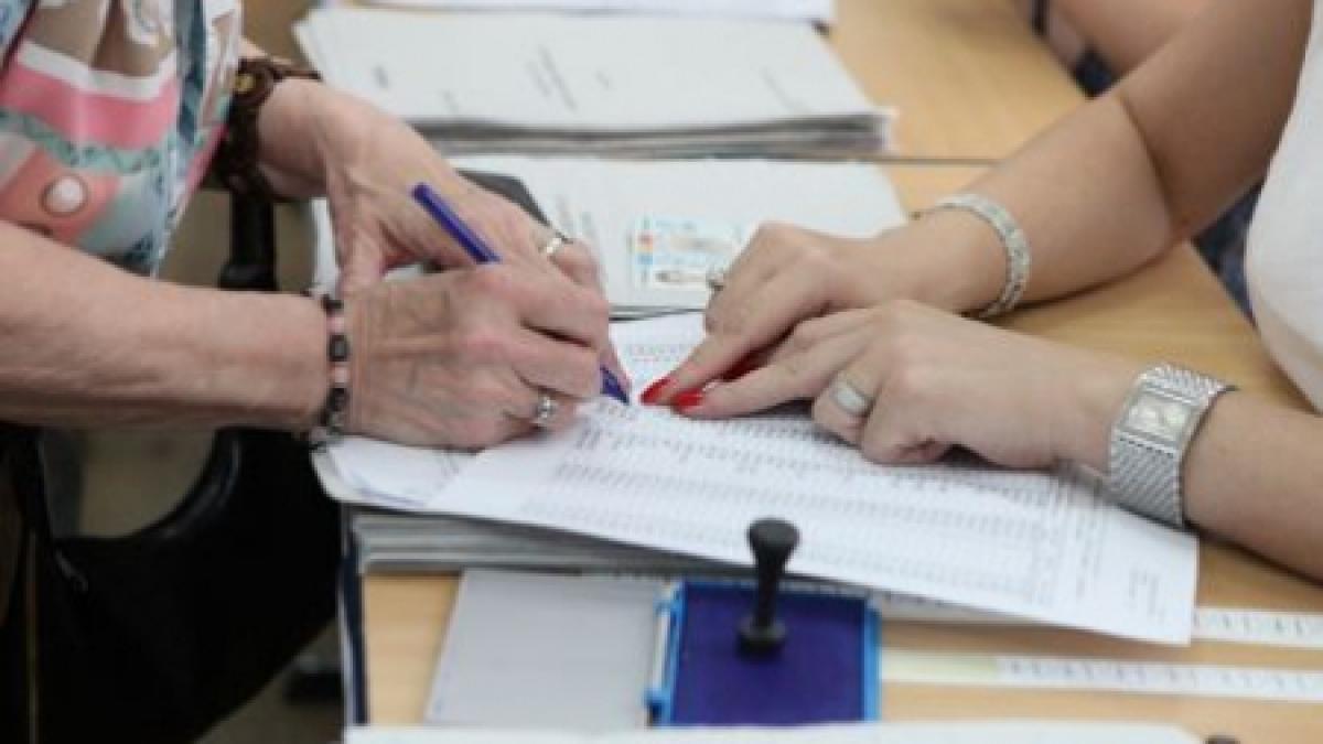 romanii aflati in tranzit in strainatate nu pot vota la alegerile parlamentare din 9 decembrie