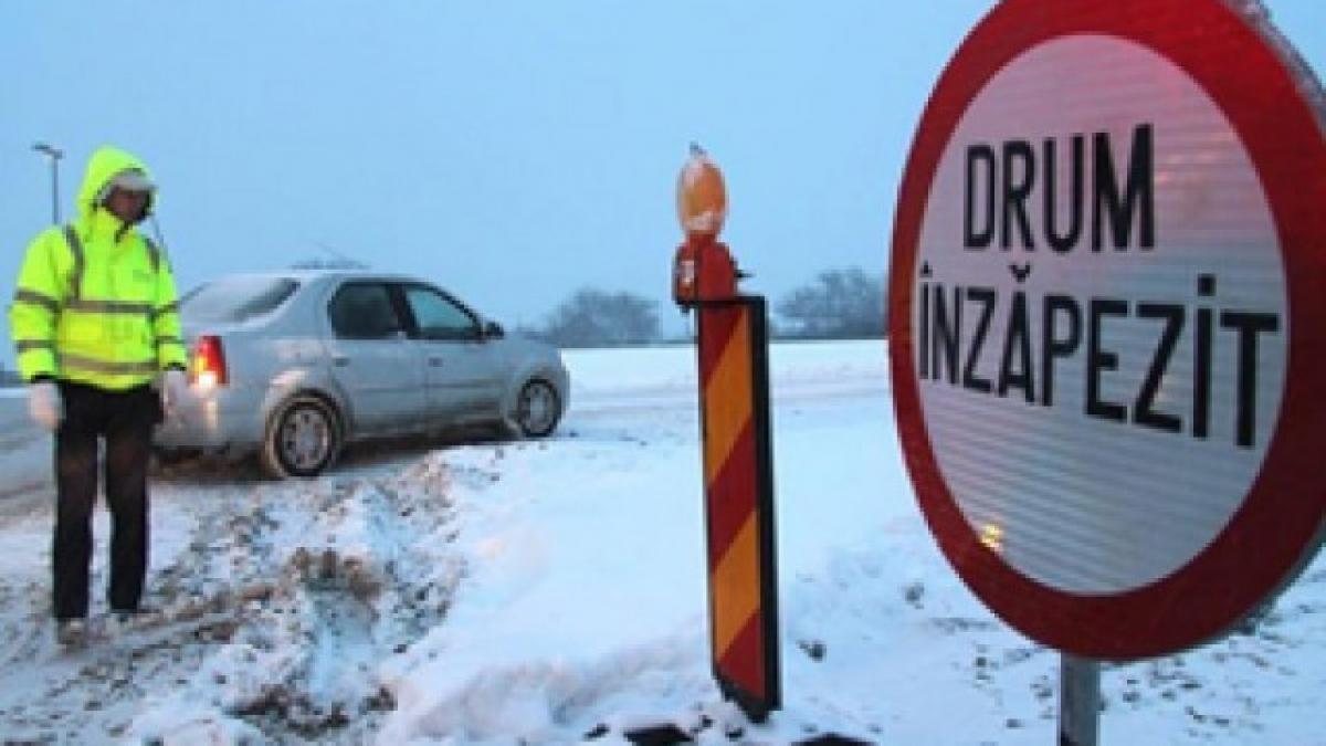 soferii sunt pe cont propriu ninge fara oprire de cateva zile iar drumarii n au dat nici cu nisip