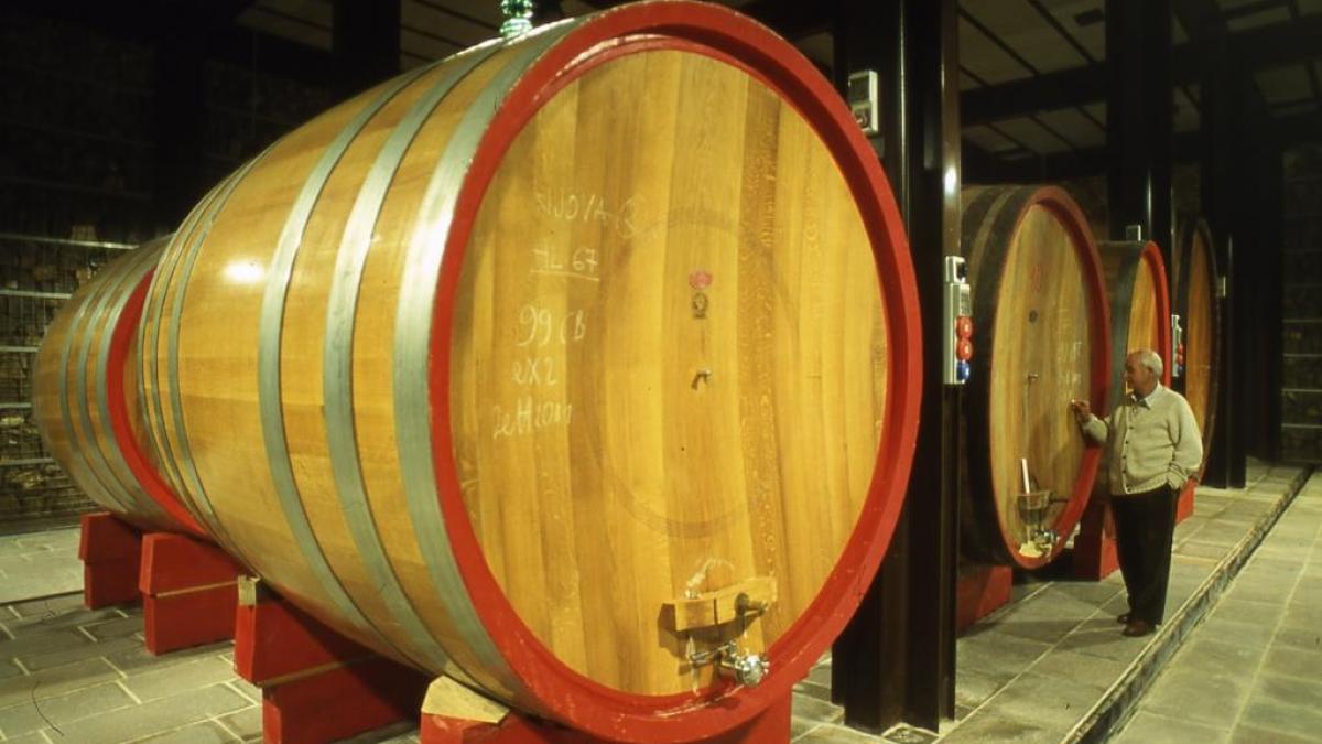 62 000 de litri de vin toscan s au dus pe apa sambetei