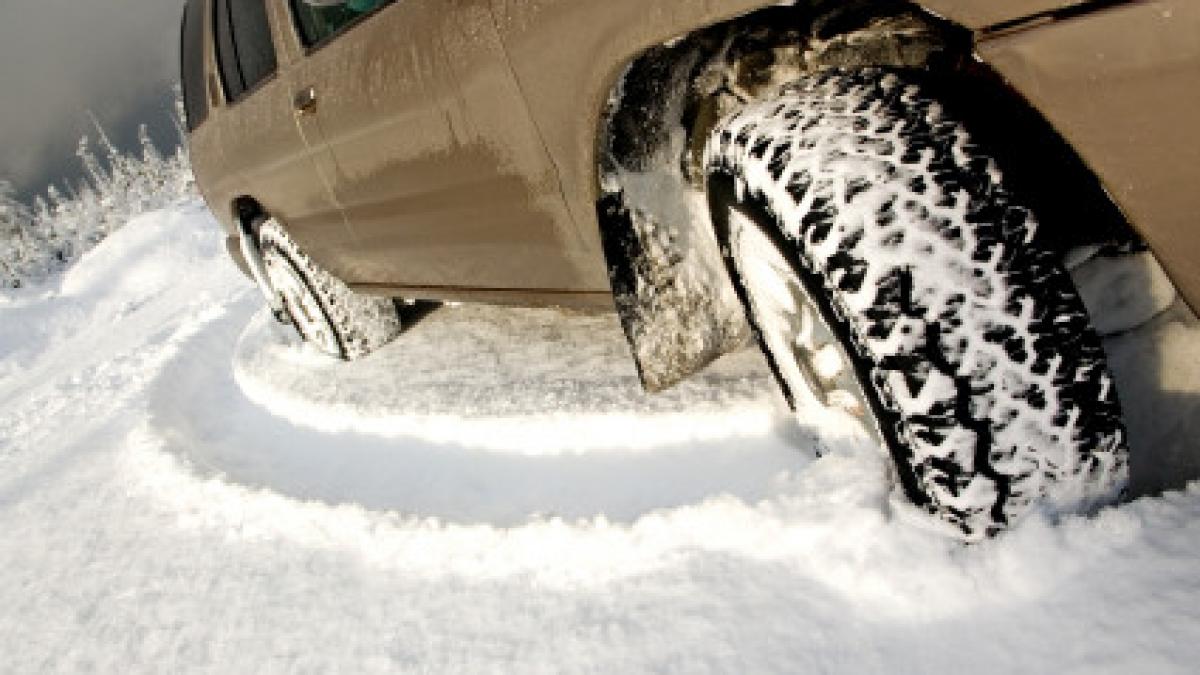 iarna a venit cu probleme in trafic vezi lista drumurilor pe care s au inregistrat depuneri de
