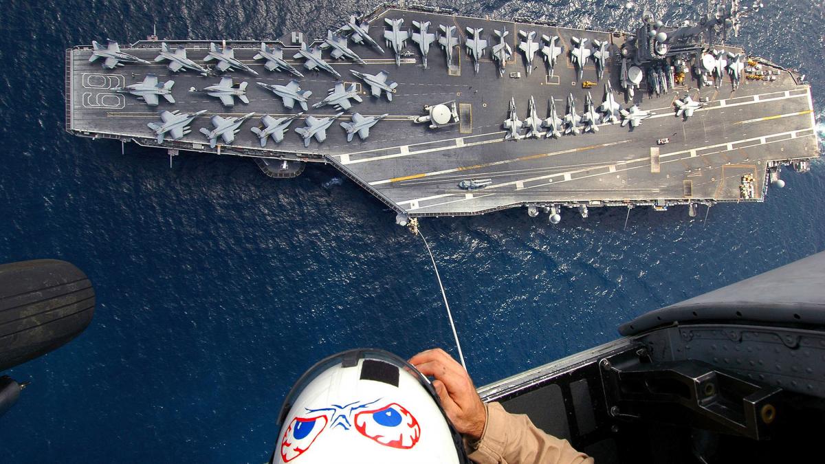 uss eisenhower cu mii de militari americani la bord s a pozitionat in apropiere de tarmul sirian