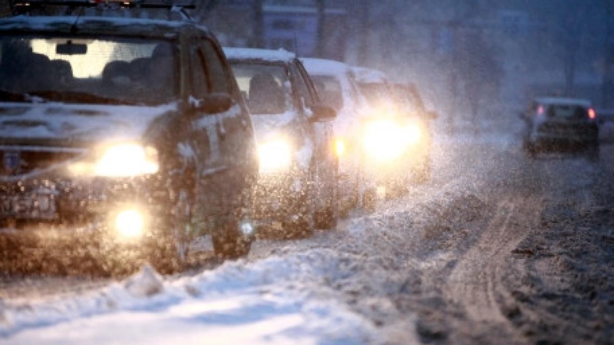 trafic rutier ingreunat in 11 judete din tara 21 de drumuri nationale acoperite de zapada