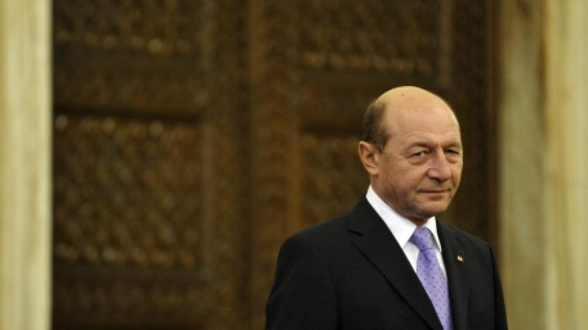 traian basescu este in statiunea predeal impreuna cu sotia