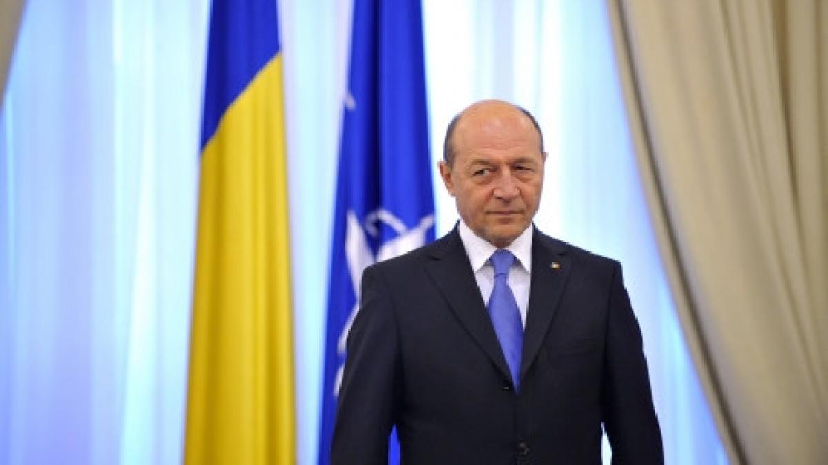 traian basescu ii indeamna pe romani sa mearga la urne veniti la vot