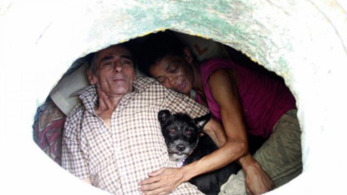 de mai bine de doua decenii isi duc traiul in acest loc saracia este blestemul lor de zi cu zi