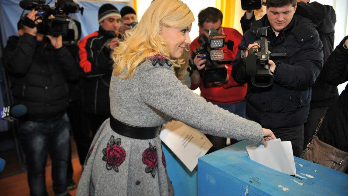 elena udrea a votat cu speranta si dorinta ca drumul romaniei catre democratie totala sa fie