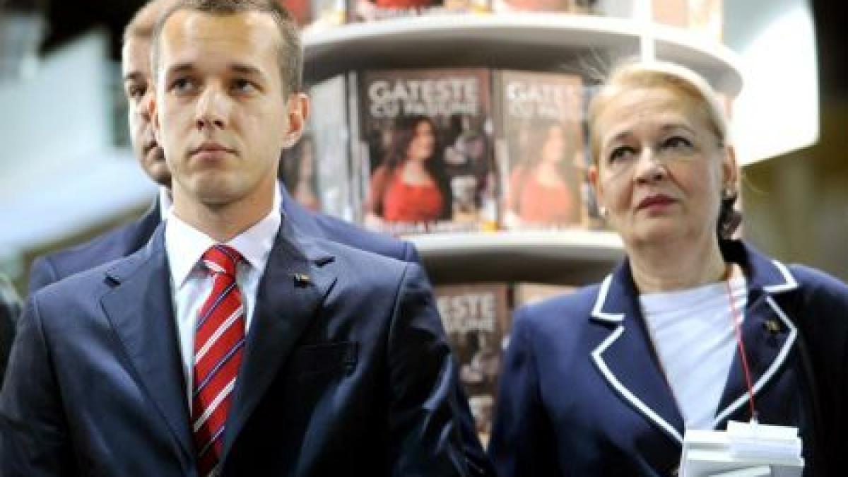 fiul si sotia lui adrian nastase au votat am facut aceeasi alegere pe care ar fi facut o tatal meu