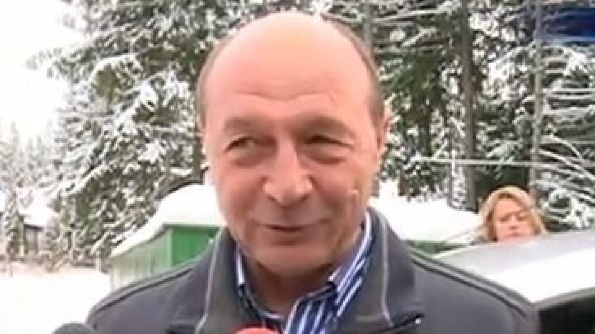 presedintele se relaxeaza la munte si ii indeamna pe romani sa mearga la vot nu mai boicoteaza