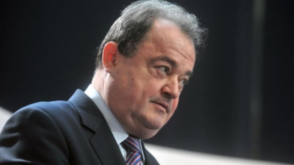 vasile blaga nu poate sa voteze drumul spre sectia de votare blocat de zapada