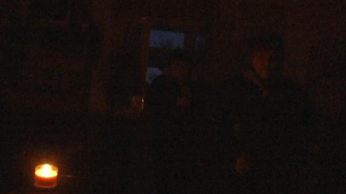 au votat la lumina lumanarii si au numarat voturile la lumina lampilor cu gaz ninsorile abundente