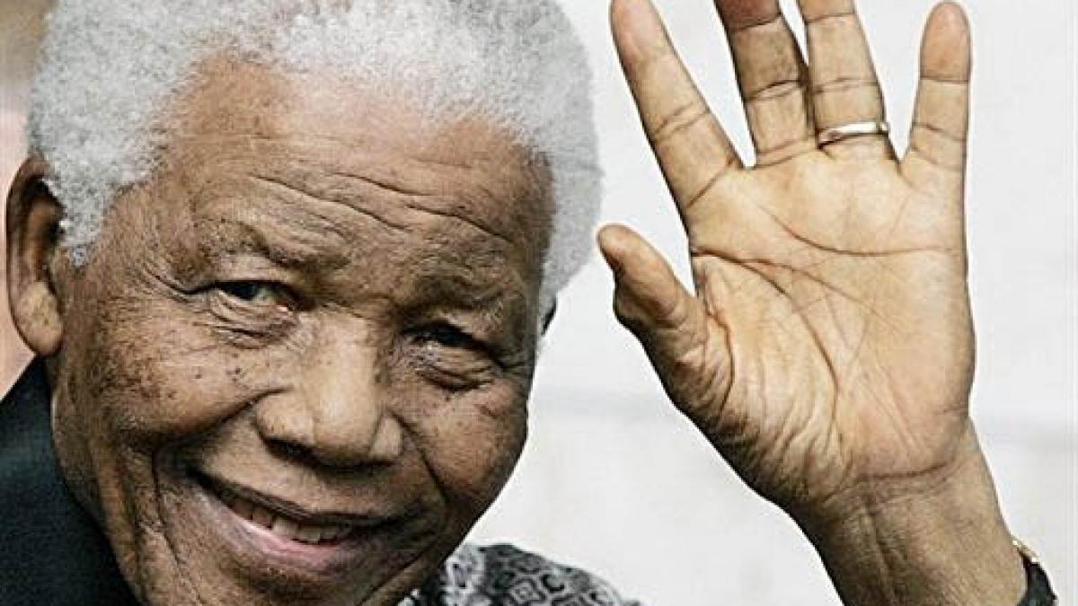 nelson mandela a fost internat in spital