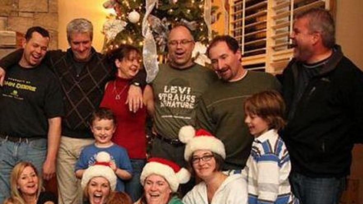 poza facuta de craciun a ajuns viral pe net de ce au ras copios mii de oameni cand au vazut