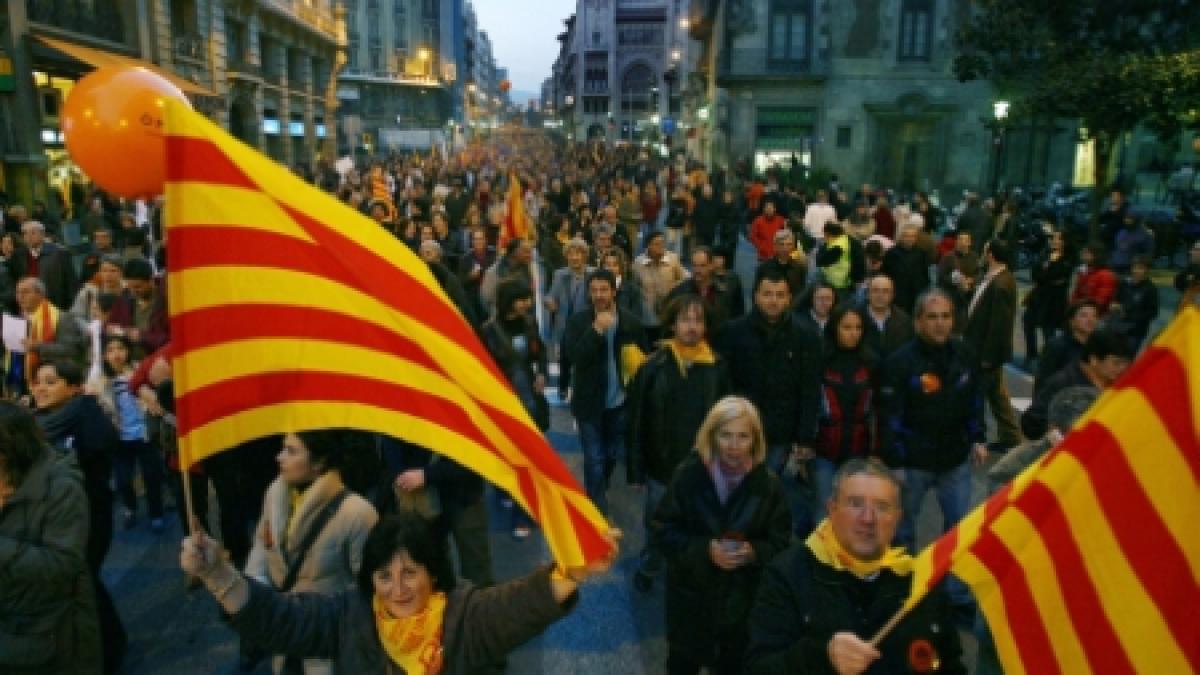 mii de catalani au iesit in strada pentru apararea limbii proprii