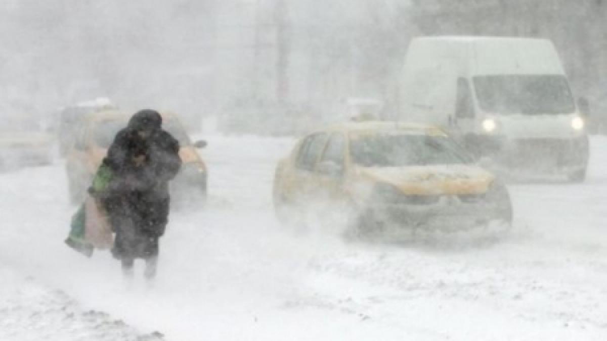 Meteorologii ne avertizează: Va fi ger aspru şi viscol în toată ţara până sâmbătă dimineaţă