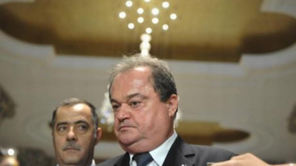 blaga cere parlamentarilor din fc pntcd si noua republica sa vina in grupul pdl