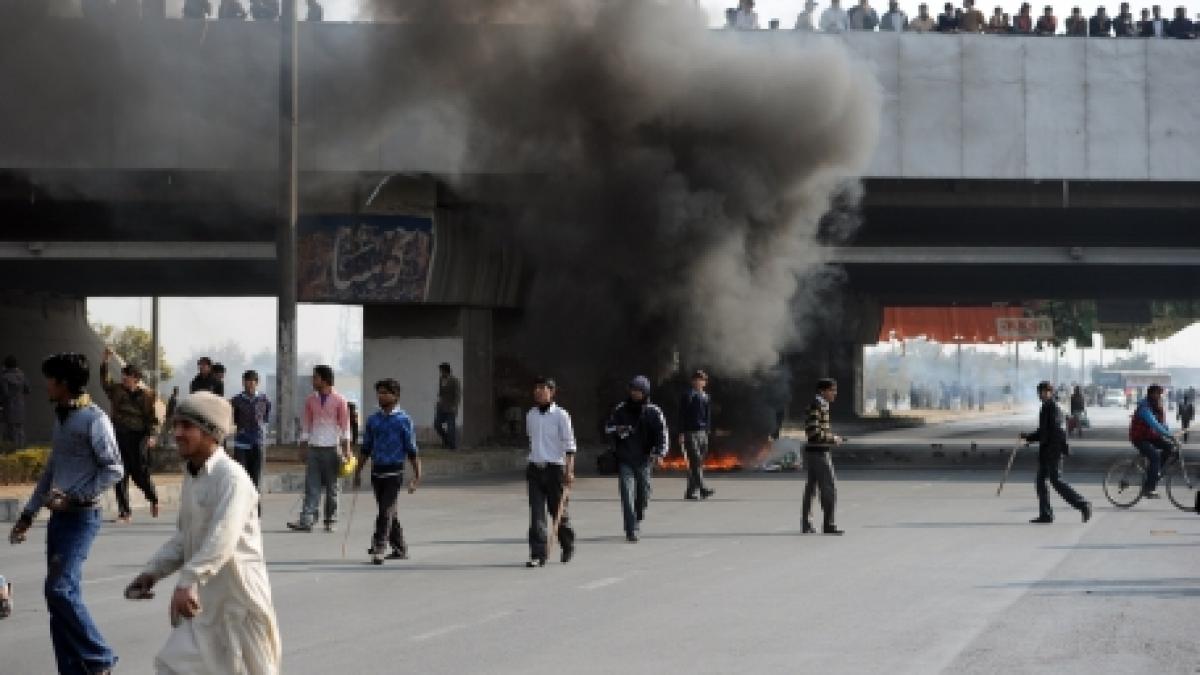 aeroport pakistanez tinta unui atac cu racheta doua persoane au murit si alte 22 au fost ranite