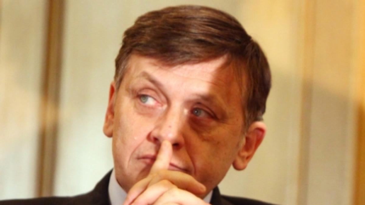 antonescu scenele suprarealiste in care basescu fugea cu hartii dupa omologii sai jenante