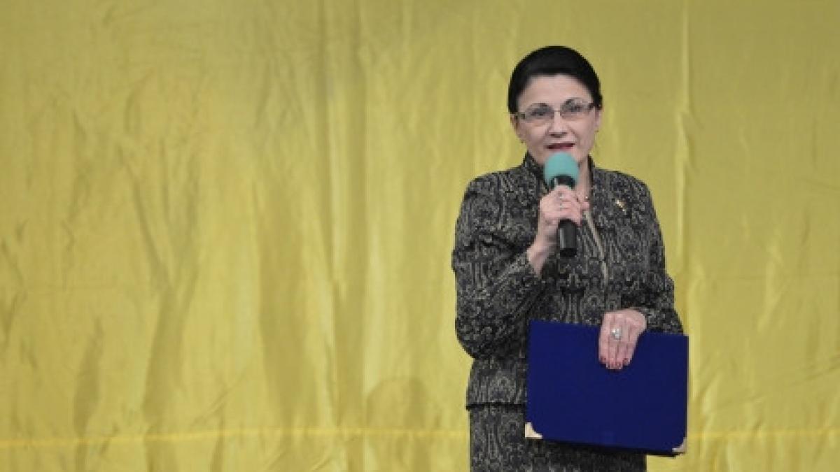 ecaterina andronescu romania ofera in acest moment 5 000 de burse studentilor din republica moldova