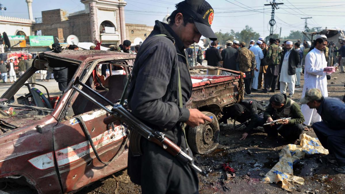 atentat cu bomba intr o statie de autobuz din pakistan cel putin 17 persoane au fost ucise