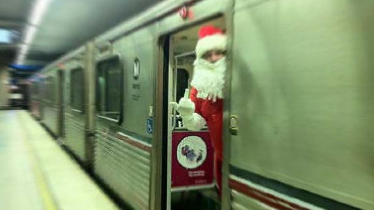 Cei mici, aşteptaţi de Moş Crăciun, clovni şi colindători, duminică, într-un metrou rezervat copiilor