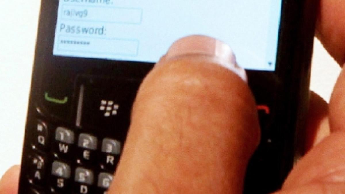 incoltiti de criza spaniolii renunta la telefonul mobil