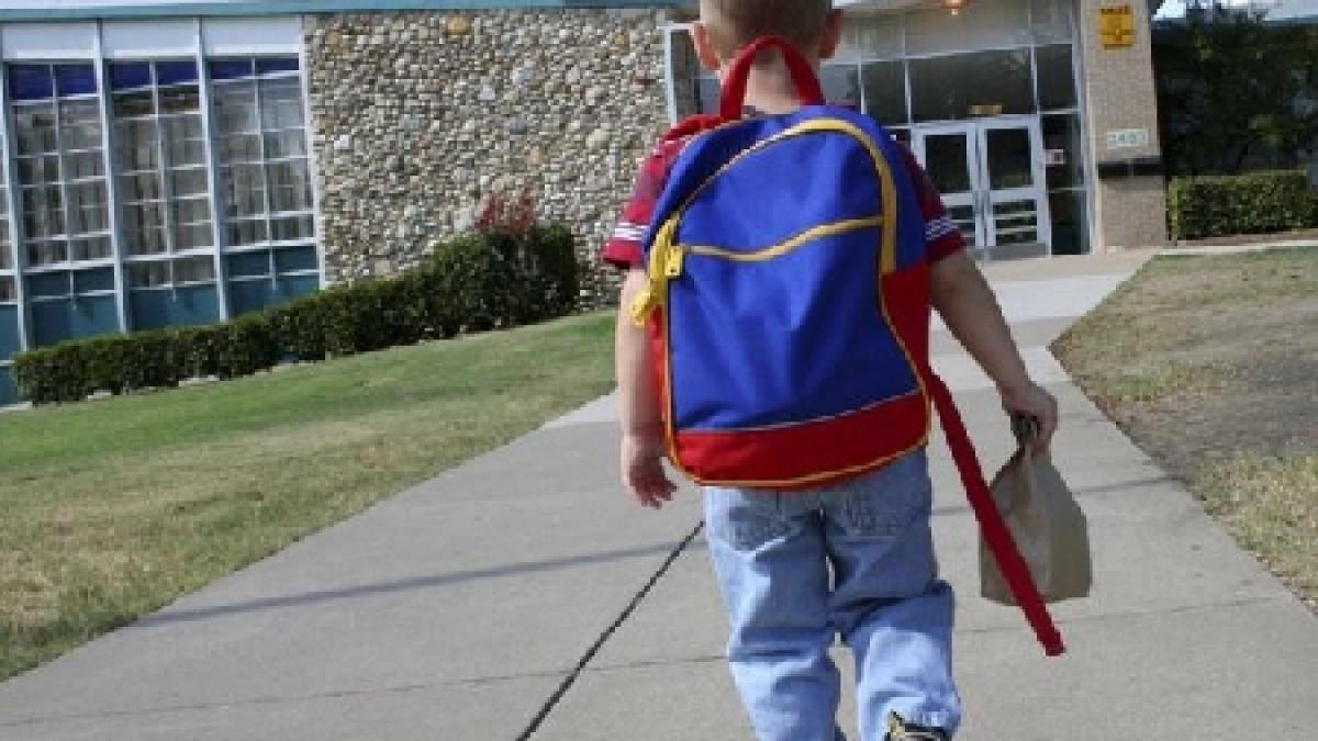 efectele masacrului din newtown ghiozdane antiglont se vand ca painea calda