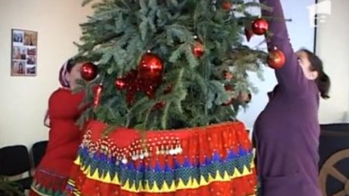 casa regala a romilor din sibiu asteapta craciunul cum arata bradul familiei cioaba