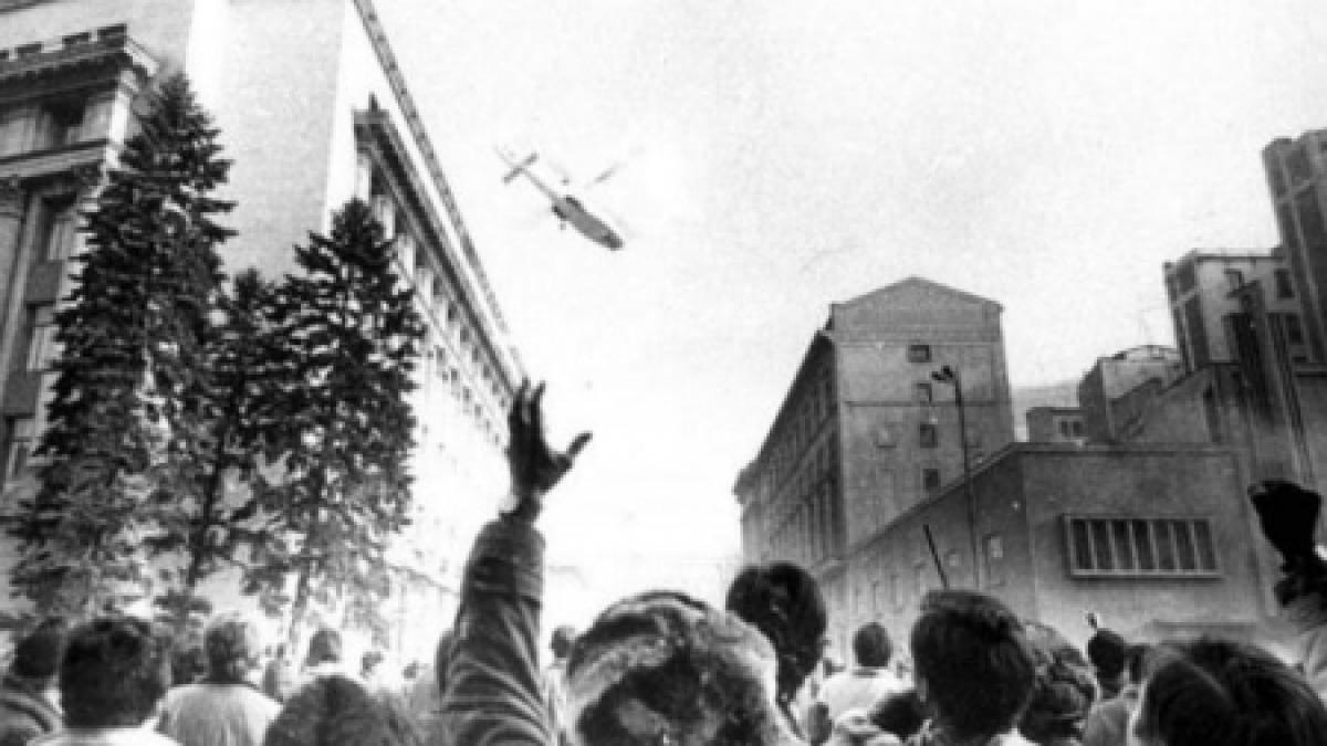 A fost revoluţia din 1989 un fals? România este condusă, din 1989, de &quot;o clică incompetentă de escroci foşti comunişti&quot;