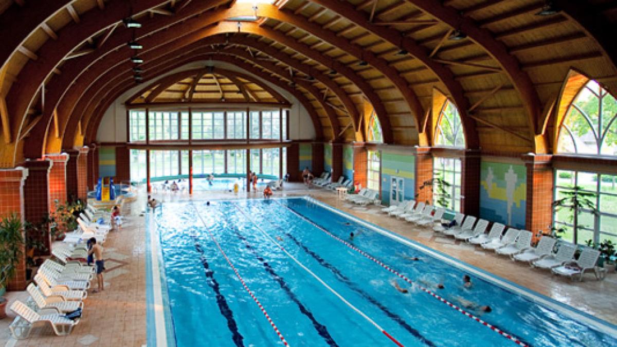 dupa sarmale piftii si cozonaci romanii s au relaxat la piscina trebuie sa faca loc pentru runda a