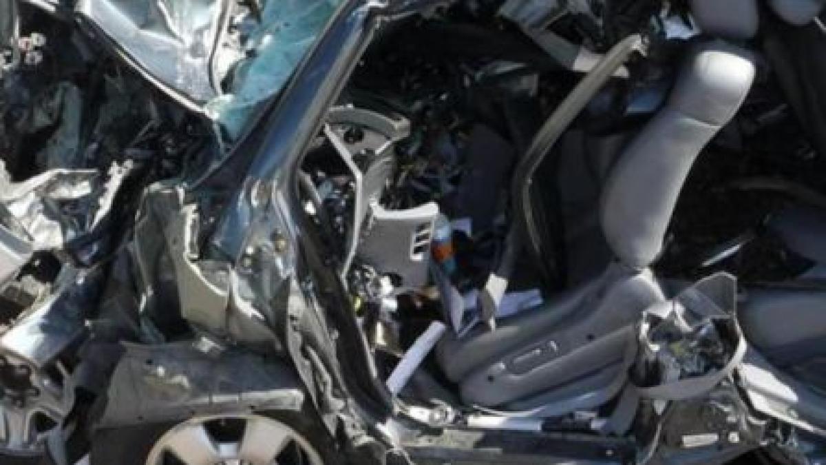 ultimul drum spre munte o tanara si un copil au murit dupa ce masina in care se aflau s a ciocnit