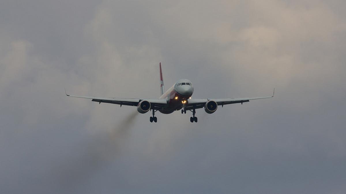 un avion de pasageri a luat foc la moscova dupa ce a ratat aterizarea patru persoane au murit