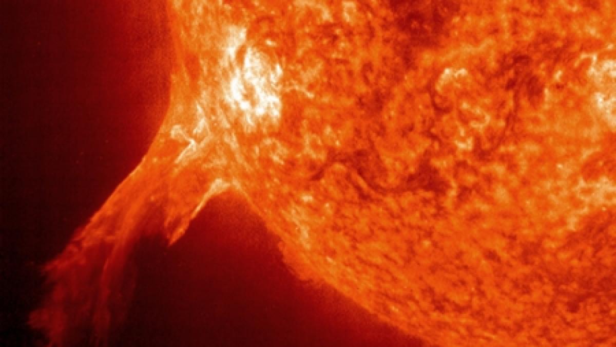 exploziile solare la apogeu in 2013 vezi ce pericole prezinta pentru planeta noastra