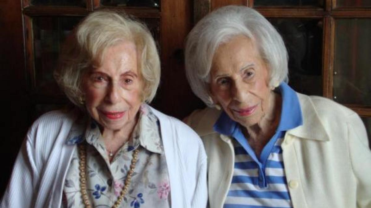 cea mai batrana pereche de gemeni identici din lume a implinit 103 ani