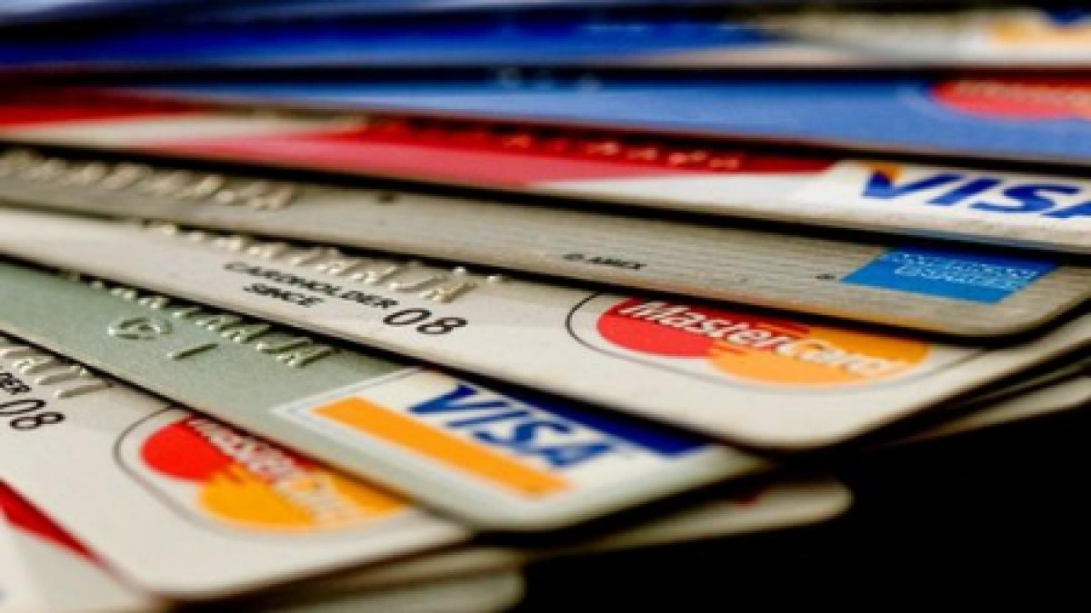 platile cu cardul suspendate la vatican la cererea bancii italiei