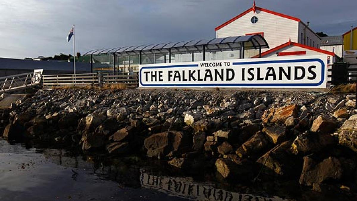 atac si riposta pentru insulele falkland cresc tensiunile dintre argentina si marea britanie