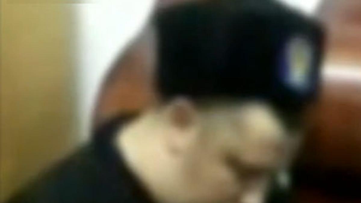 somn usor domn politist omul legii doarme pe unde apuca