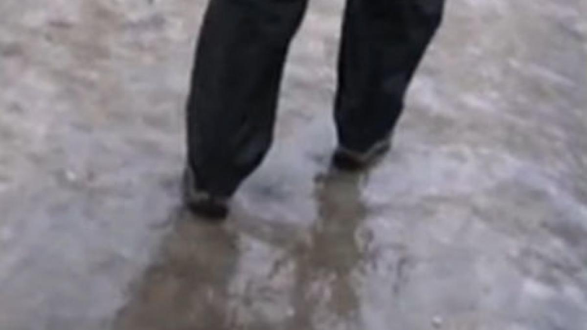 strazile din iasi transformate in uriase patinoare