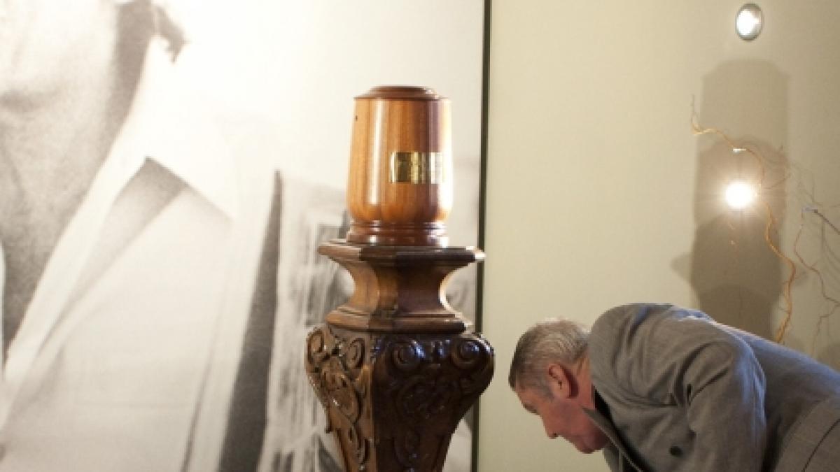 mai multe personalitati romane si au dorit ca trupurile lor sa fie incinerate dupa moarte