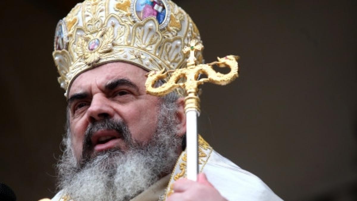 patriarhul daniel va oficia sfintirea cea mare a apei de boboteaza