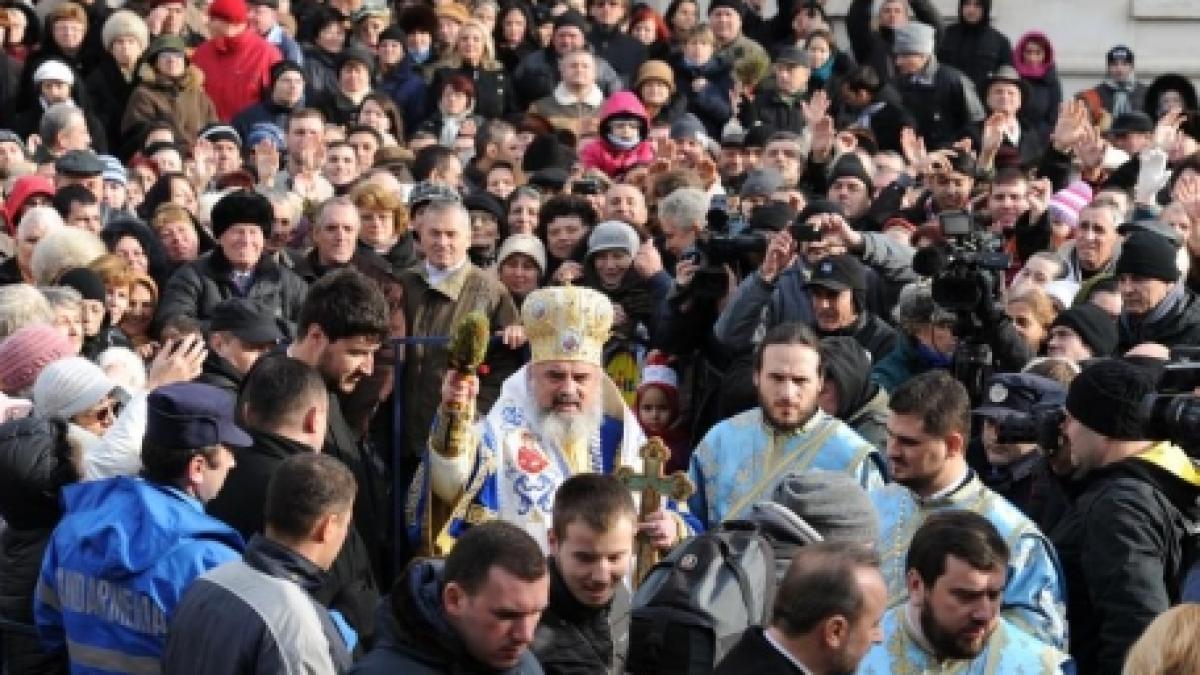 peste 3 000 de credinciosi au participat la slujba de boboteaza de la catedrala patriarhala