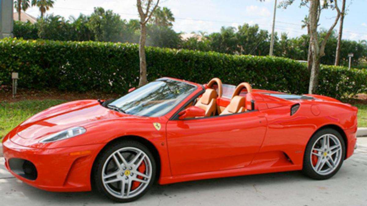 o dansatoare romanca in cluburi din italia acuzata de furtul unui vehicul ferrari